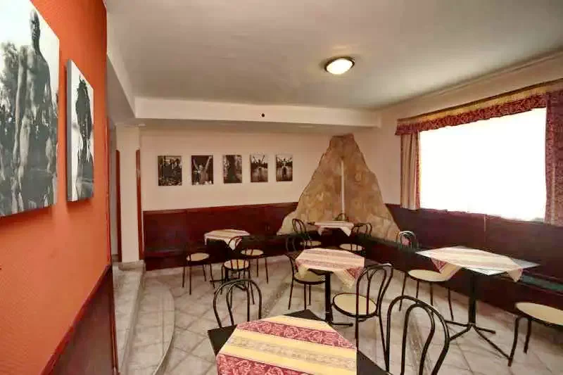  Cazare | Motel (K0842-6) Imaginea poate fi supusă drepturilor de autor. Se recomandă contactarea titularului drepturilor.