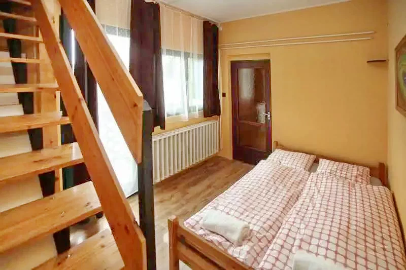  Cazare | Motel (K0842-12) Imaginea poate fi supusă drepturilor de autor. Se recomandă contactarea titularului drepturilor.