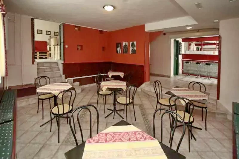  Cazare | Motel (K0842-13) Imaginea poate fi supusă drepturilor de autor. Se recomandă contactarea titularului drepturilor.