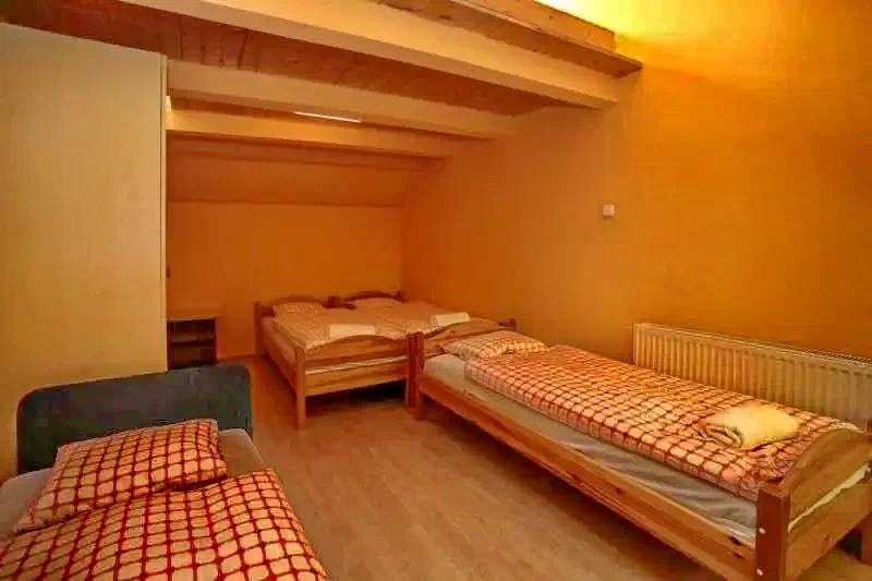  Cazare | Motel (K0842-15) Imaginea poate fi supusă drepturilor de autor. Se recomandă contactarea titularului drepturilor.