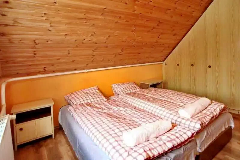  Cazare | Motel (K0842-26) Imaginea poate fi supusă drepturilor de autor. Se recomandă contactarea titularului drepturilor.