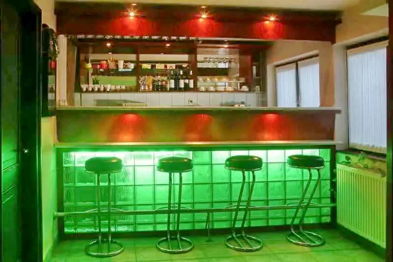  Cazare | Motel (K0842-31) Imaginea poate fi supusă drepturilor de autor. Se recomandă contactarea titularului drepturilor.