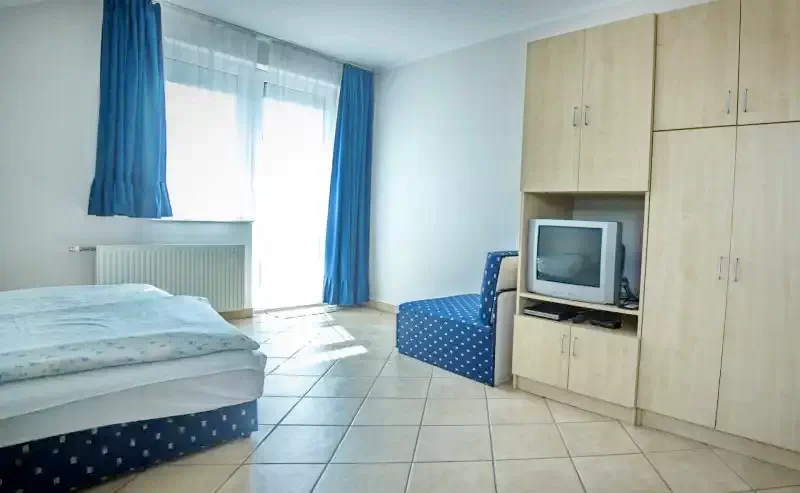  Cazare | Sat de vacanță (K0791-3) Imaginea poate fi supusă drepturilor de autor. Se recomandă contactarea titularului drepturilor.