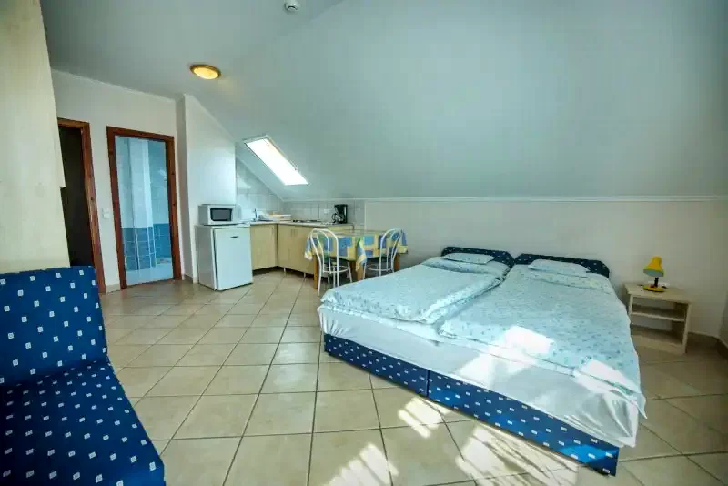  Cazare | Sat de vacanță (K0791-7) Imaginea poate fi supusă drepturilor de autor. Se recomandă contactarea titularului drepturilor.