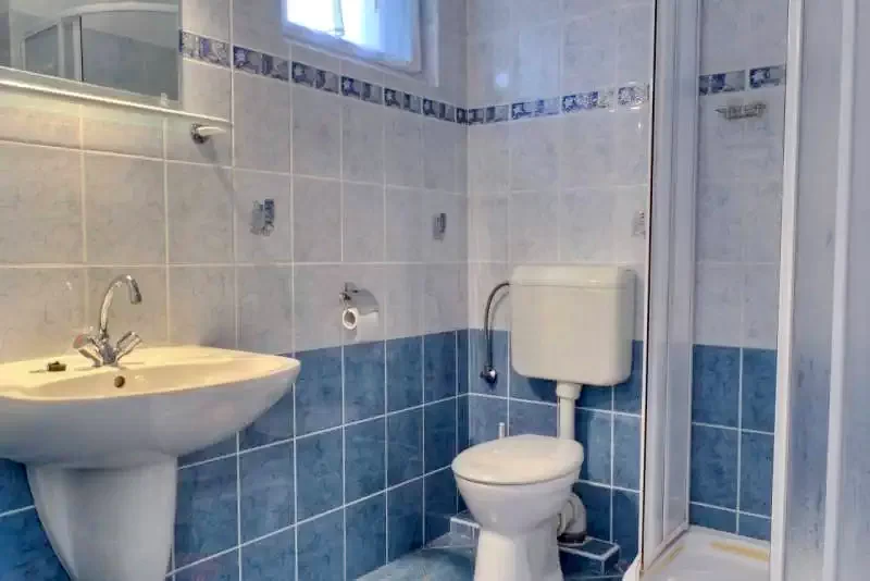  Cazare | Motel (K0671-6) Imaginea poate fi supusă drepturilor de autor. Se recomandă contactarea titularului drepturilor.