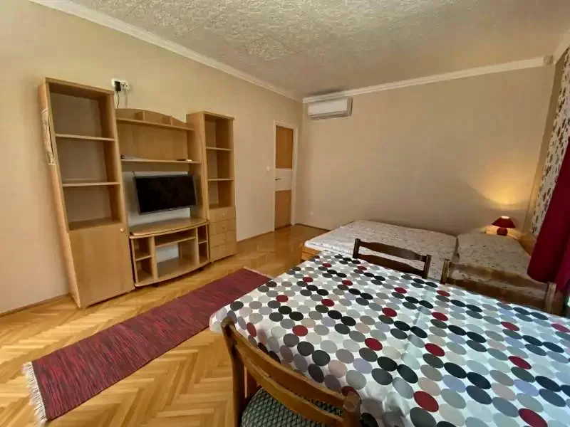  Cazare | Motel (K0671-7) Imaginea poate fi supusă drepturilor de autor. Se recomandă contactarea titularului drepturilor.