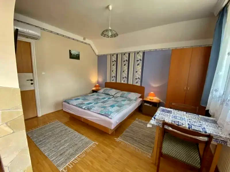  Cazare | Motel (K0671-17) Imaginea poate fi supusă drepturilor de autor. Se recomandă contactarea titularului drepturilor.