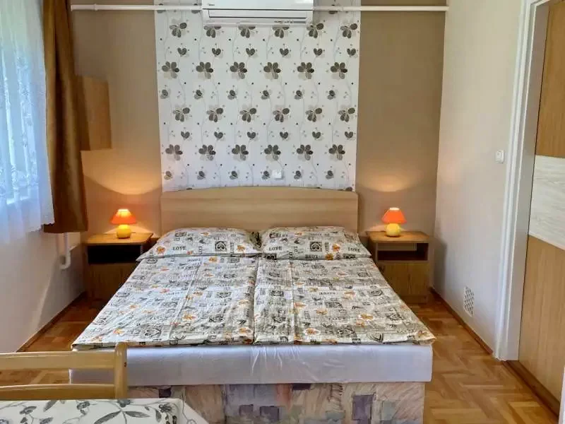  Cazare | Motel (K0671-19) Imaginea poate fi supusă drepturilor de autor. Se recomandă contactarea titularului drepturilor.