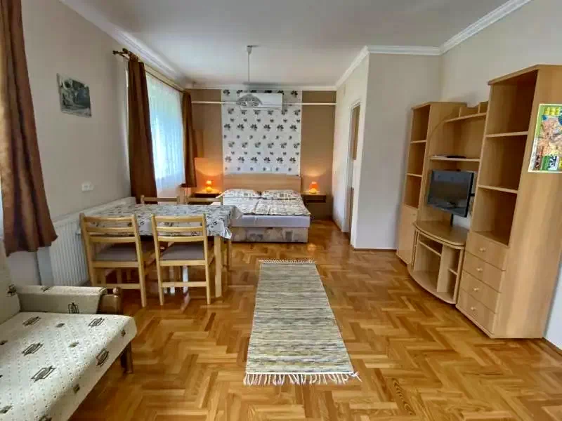 Hajdúszoboszló Szállás | Motel (K0671-23) A kép szerzői jogvédelem alatt állhat. Javasolt a kapcsolatfelvétel a jog tulajdonossal.