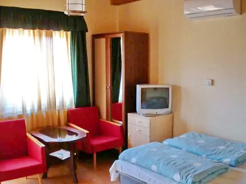  Cazare | Hotel**** (K0844-18) Imaginea poate fi supusă drepturilor de autor. Se recomandă contactarea titularului drepturilor.