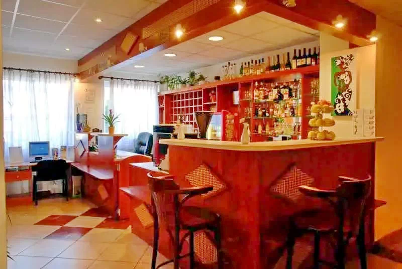  Cazare | Pensiune turistică (K1050-3) Imaginea poate fi supusă drepturilor de autor. Se recomandă contactarea titularului drepturilor.