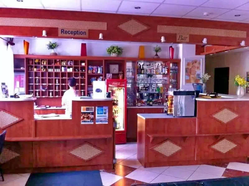  Cazare | Pensiune turistică (K1050-5) Imaginea poate fi supusă drepturilor de autor. Se recomandă contactarea titularului drepturilor.