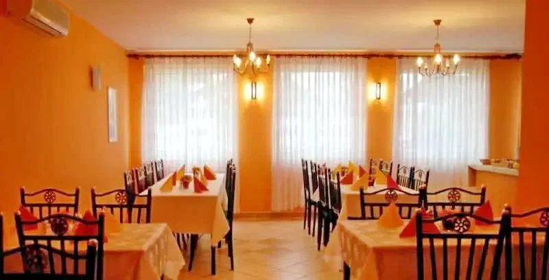  Cazare | Pensiune turistică (K1050-6) Imaginea poate fi supusă drepturilor de autor. Se recomandă contactarea titularului drepturilor.