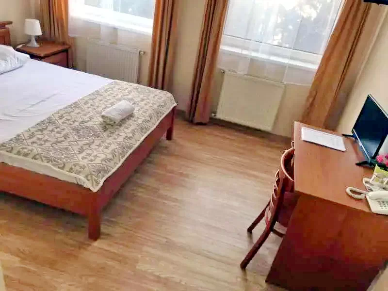  Cazare | Pensiune turistică (K1050-19) Imaginea poate fi supusă drepturilor de autor. Se recomandă contactarea titularului drepturilor.