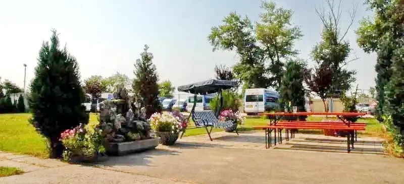  Cazare | Pensiune turistică (K1050-25) Imaginea poate fi supusă drepturilor de autor. Se recomandă contactarea titularului drepturilor.