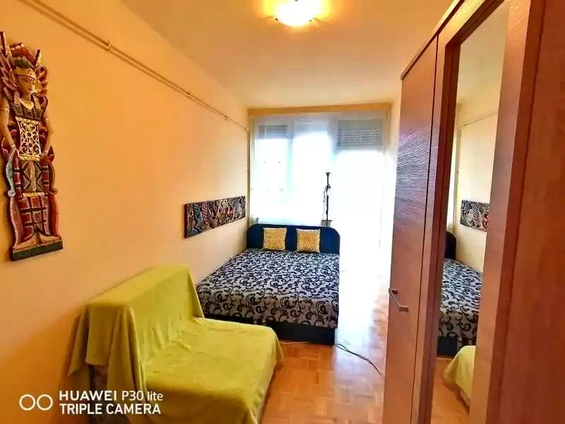  Cazare | Casă de apartamente (K1164-1) Imaginea poate fi supusă drepturilor de autor. Se recomandă contactarea titularului drepturilor.