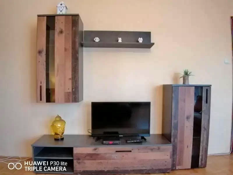  Cazare | Casă de apartamente (K1164-11) Imaginea poate fi supusă drepturilor de autor. Se recomandă contactarea titularului drepturilor.