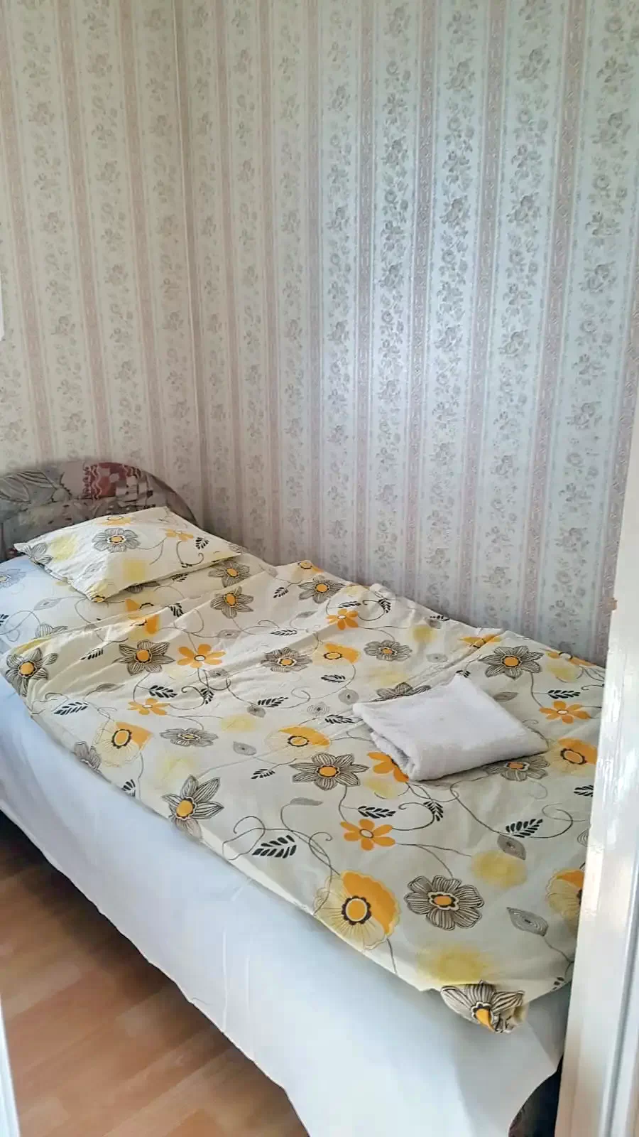  Cazare | Casă de apartamente (K0915-11) Imaginea poate fi supusă drepturilor de autor. Se recomandă contactarea titularului drepturilor.