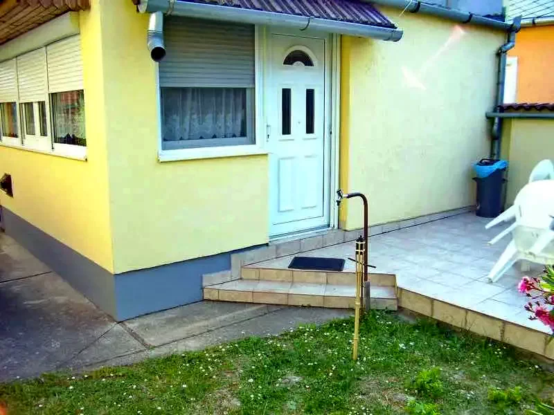  Cazare | Bungalow (K0915-21) Imaginea poate fi supusă drepturilor de autor. Se recomandă contactarea titularului drepturilor.