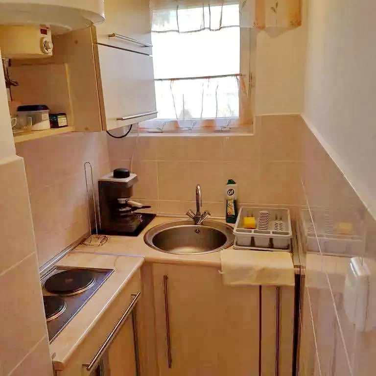  Cazare | Casă de apartamente (K0927-3) Imaginea poate fi supusă drepturilor de autor. Se recomandă contactarea titularului drepturilor.