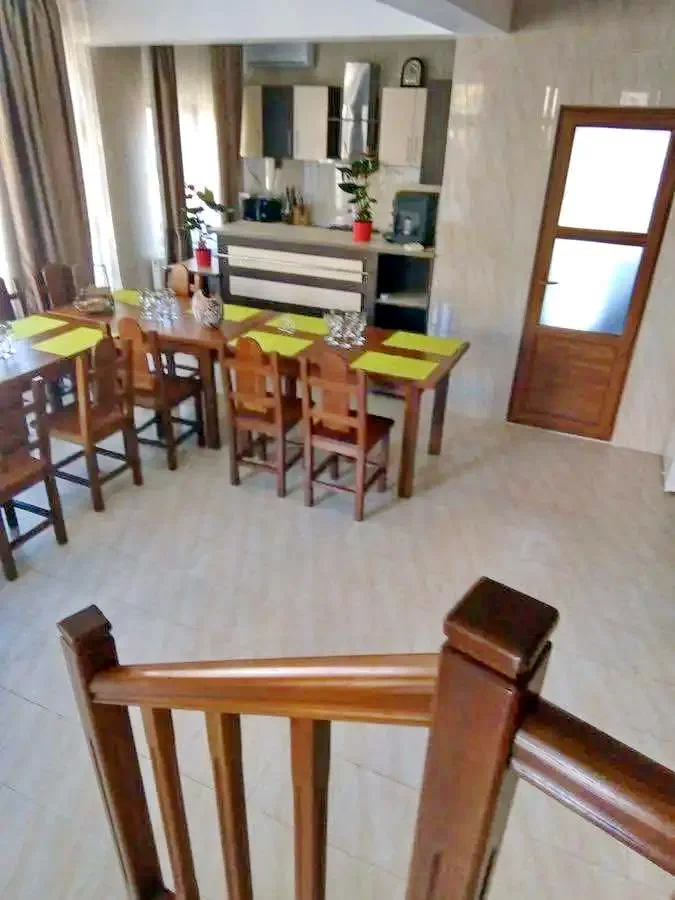 Slănic Cazare | Camping / Popas turistic (K0550-11) Imaginea poate fi supusă drepturilor de autor. Se recomandă contactarea titularului drepturilor.