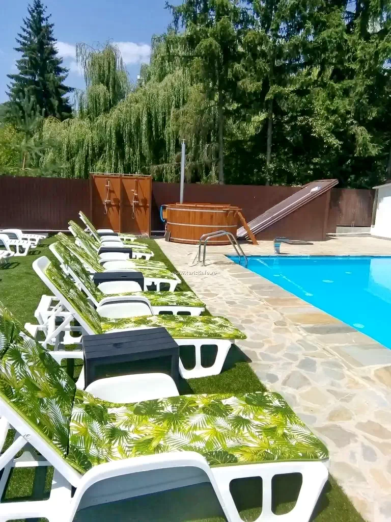 Slănic Cazare | Camping / Popas turistic (K0550-44) Imaginea poate fi supusă drepturilor de autor. Se recomandă contactarea titularului drepturilor.