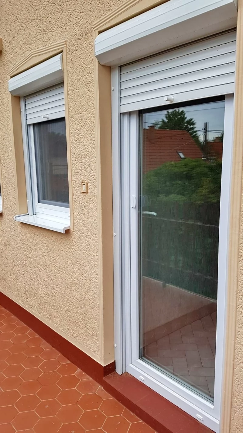  Cazare | Casă de apartamente (K0906-19) Imaginea poate fi supusă drepturilor de autor. Se recomandă contactarea titularului drepturilor.