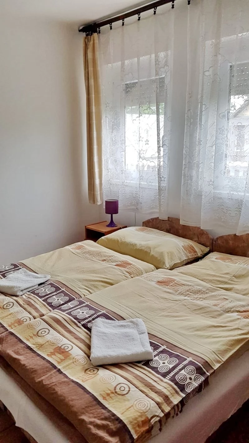 Hajdúszoboszló Szállás | Apartmanház (K0906-32) A kép szerzői jogvédelem alatt állhat. Javasolt a kapcsolatfelvétel a jog tulajdonossal.