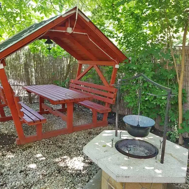  Cazare | Bungalow (K0906-35) Imaginea poate fi supusă drepturilor de autor. Se recomandă contactarea titularului drepturilor.