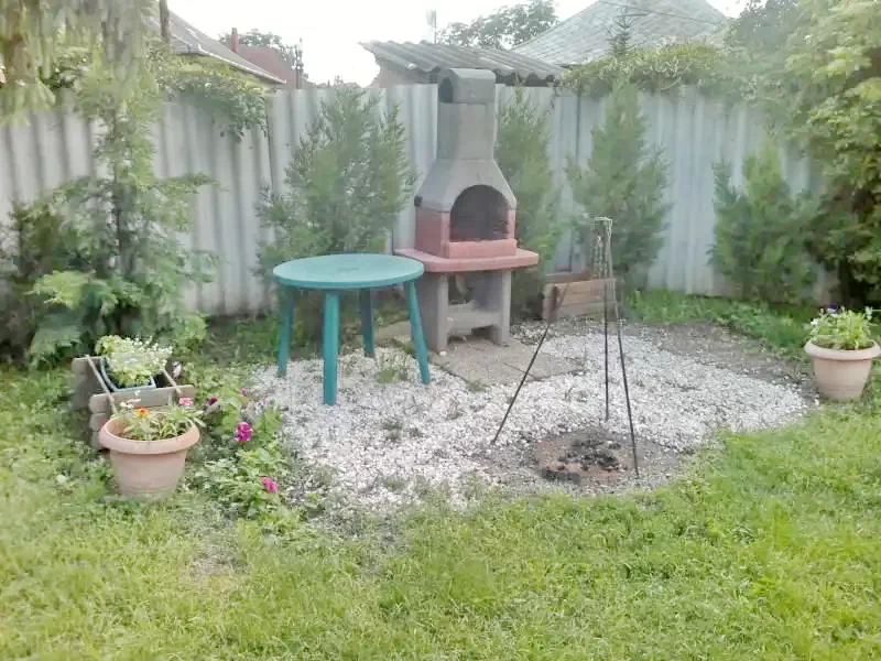  Cazare | Sat de vacanță (K0337-2) Imaginea poate fi supusă drepturilor de autor. Se recomandă contactarea titularului drepturilor.