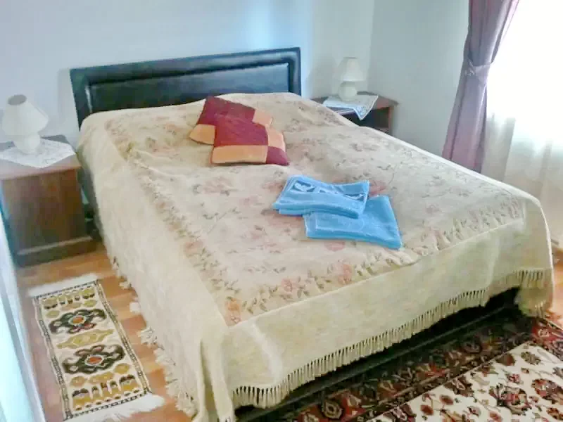  Cazare | Sat de vacanță (K0337-4) Imaginea poate fi supusă drepturilor de autor. Se recomandă contactarea titularului drepturilor.