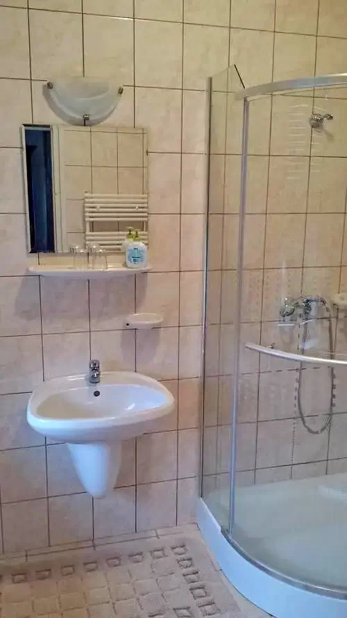  Cazare | Sat de vacanță (K0337-5) Imaginea poate fi supusă drepturilor de autor. Se recomandă contactarea titularului drepturilor.