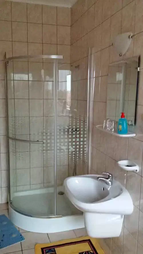  Cazare | Sat de vacanță (K0337-6) Imaginea poate fi supusă drepturilor de autor. Se recomandă contactarea titularului drepturilor.