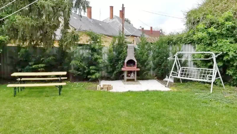  Cazare | Sat de vacanță (K0337-18) Imaginea poate fi supusă drepturilor de autor. Se recomandă contactarea titularului drepturilor.