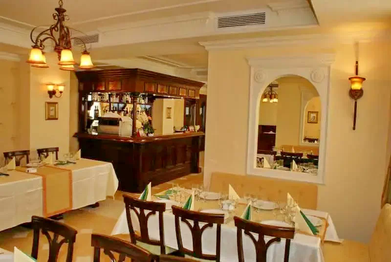 Băile Herculane Cazare | Motel (K0879-4) Imaginea poate fi supusă drepturilor de autor. Se recomandă contactarea titularului drepturilor.