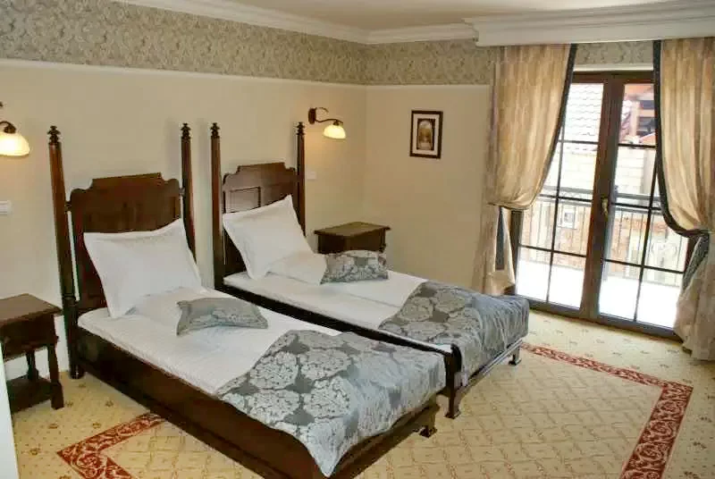 Băile Herculane Cazare | Motel (K0879-6) Imaginea poate fi supusă drepturilor de autor. Se recomandă contactarea titularului drepturilor.