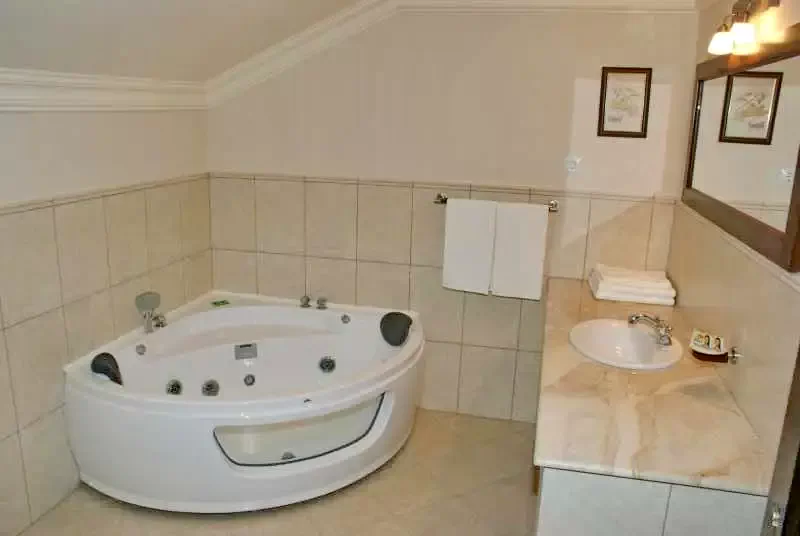 Herkulesfürdő Szállás | Motel (K0879-7) A kép szerzői jogvédelem alatt állhat. Javasolt a kapcsolatfelvétel a jog tulajdonossal.