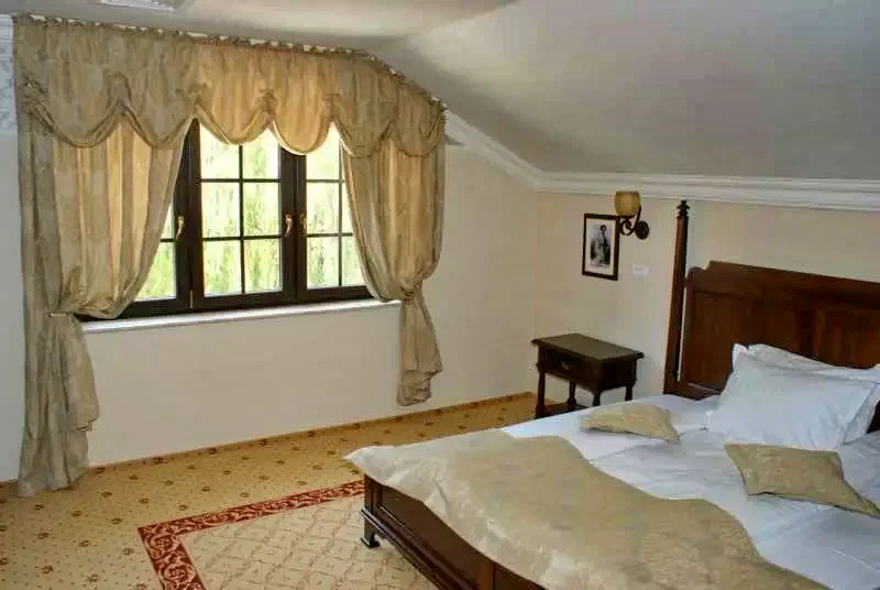 Herkulesfürdő Szállás | Motel (K0879-24) A kép szerzői jogvédelem alatt állhat. Javasolt a kapcsolatfelvétel a jog tulajdonossal.