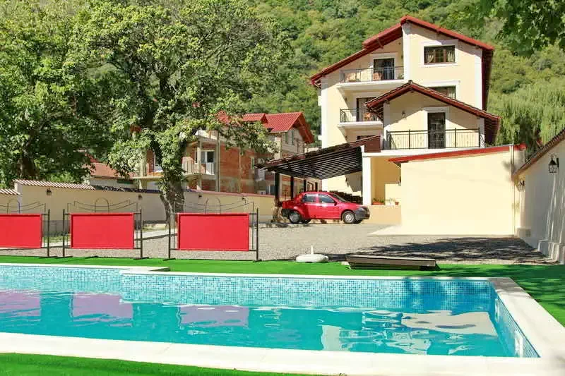 Băile Herculane Cazare | Motel (K0879-40) Imaginea poate fi supusă drepturilor de autor. Se recomandă contactarea titularului drepturilor.