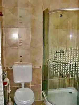  Cazare | Pensiune turistică (K1071-3) Imaginea poate fi supusă drepturilor de autor. Se recomandă contactarea titularului drepturilor.