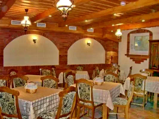  Cazare | Pensiune turistică (K1071-6) Imaginea poate fi supusă drepturilor de autor. Se recomandă contactarea titularului drepturilor.