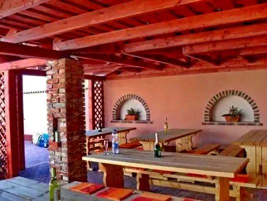  Cazare | Pensiune turistică (K1071-10) Imaginea poate fi supusă drepturilor de autor. Se recomandă contactarea titularului drepturilor.