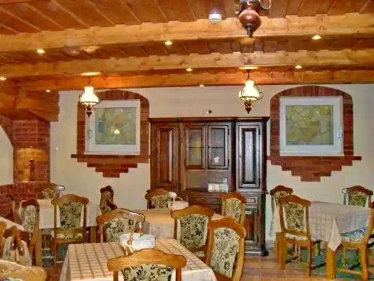  Cazare | Pensiune turistică (K1071-11) Imaginea poate fi supusă drepturilor de autor. Se recomandă contactarea titularului drepturilor.