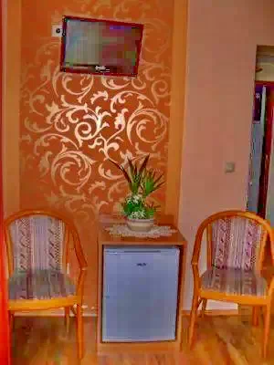  Cazare | Pensiune turistică (K1071-25) Imaginea poate fi supusă drepturilor de autor. Se recomandă contactarea titularului drepturilor.