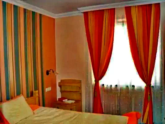  Cazare | Pensiune turistică (K1071-26) Imaginea poate fi supusă drepturilor de autor. Se recomandă contactarea titularului drepturilor.