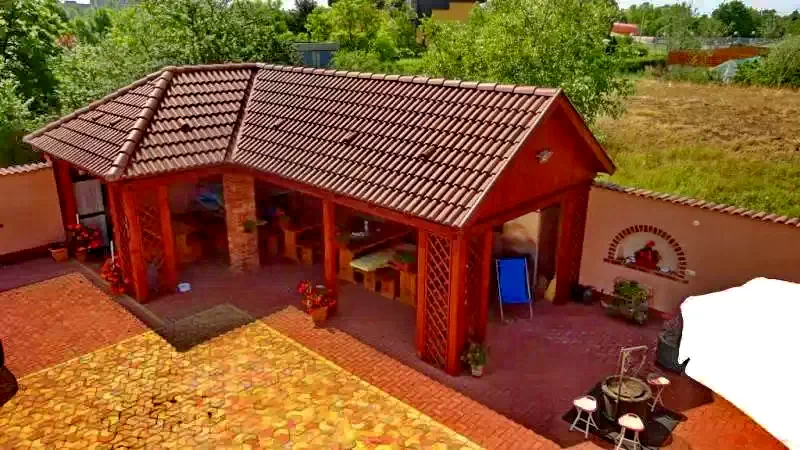 Hajdúszoboszló Szállás | Turisztikai panzió (K1071-30) A kép szerzői jogvédelem alatt állhat. Javasolt a kapcsolatfelvétel a jog tulajdonossal.