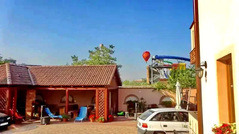 Hajdúszoboszló Szállás | Turisztikai panzió (K1071-31) A kép szerzői jogvédelem alatt állhat. Javasolt a kapcsolatfelvétel a jog tulajdonossal.