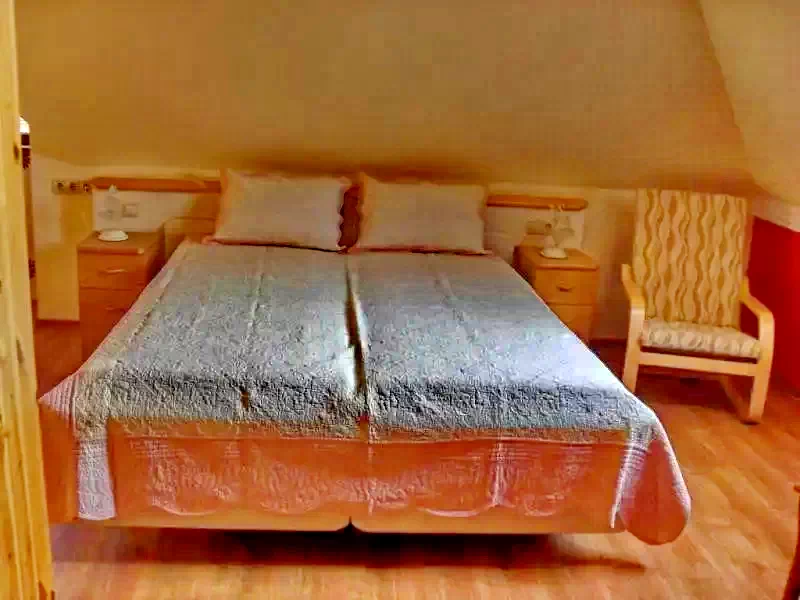  Cazare | Pensiune turistică (K1071-36) Imaginea poate fi supusă drepturilor de autor. Se recomandă contactarea titularului drepturilor.