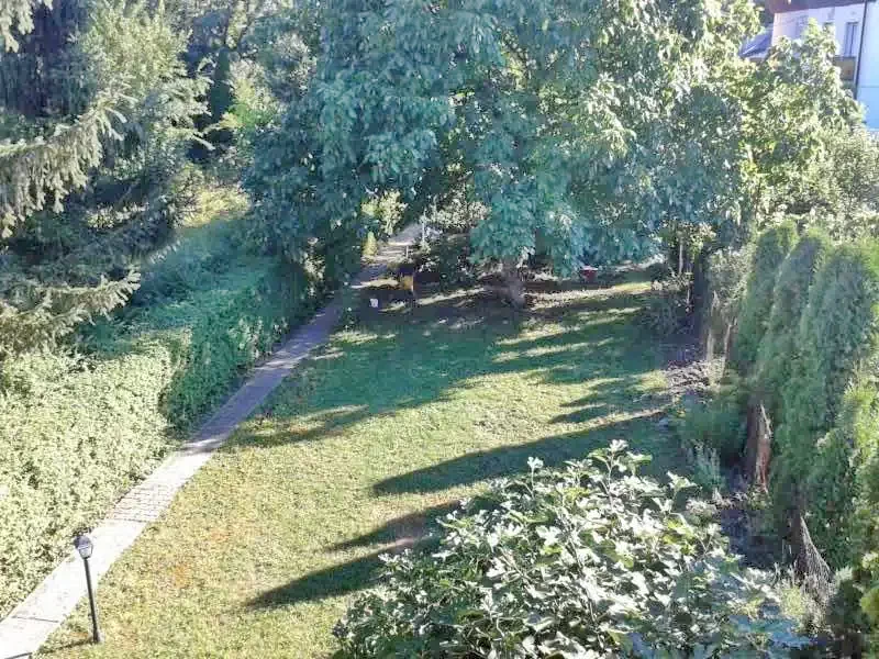  Cazare | Casă de apartamente (K0853-9) Imaginea poate fi supusă drepturilor de autor. Se recomandă contactarea titularului drepturilor.