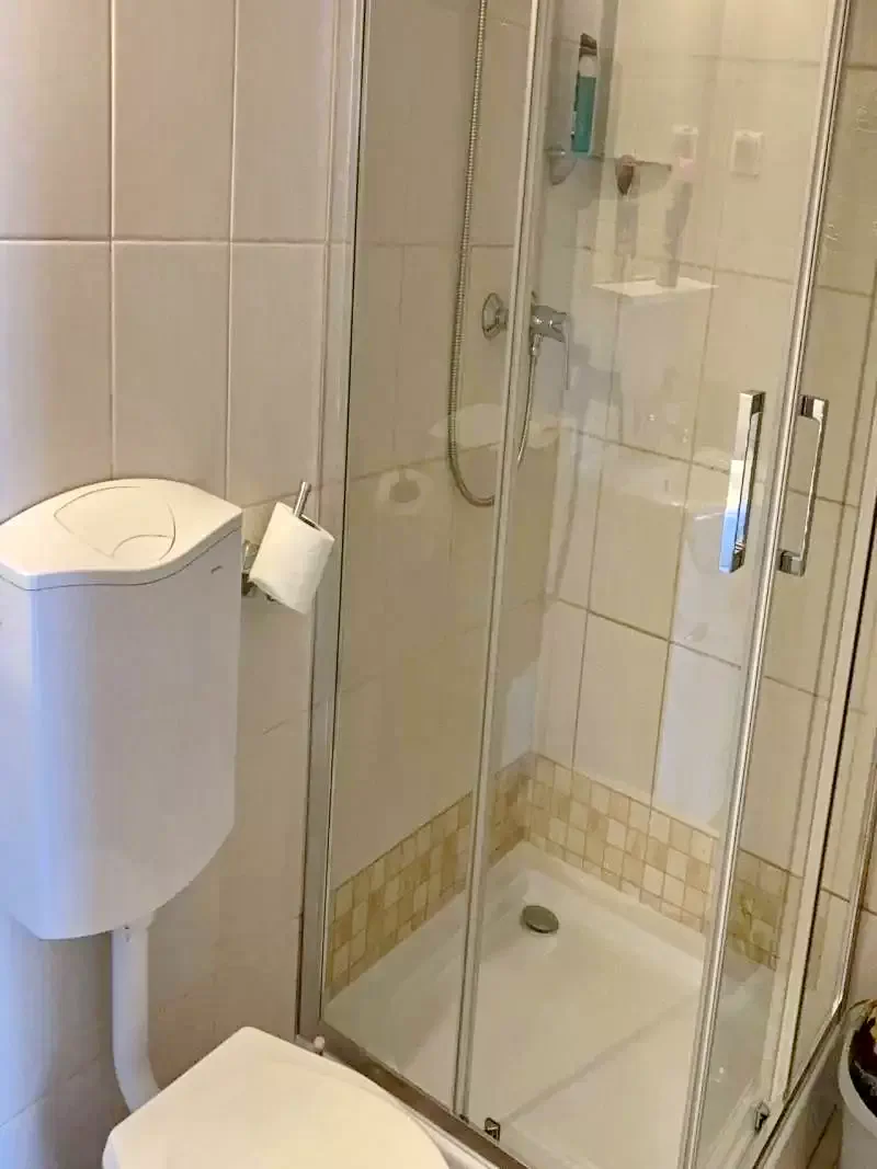 Mișcolț Cazare | Motel (K0512-6) Imaginea poate fi supusă drepturilor de autor. Se recomandă contactarea titularului drepturilor.